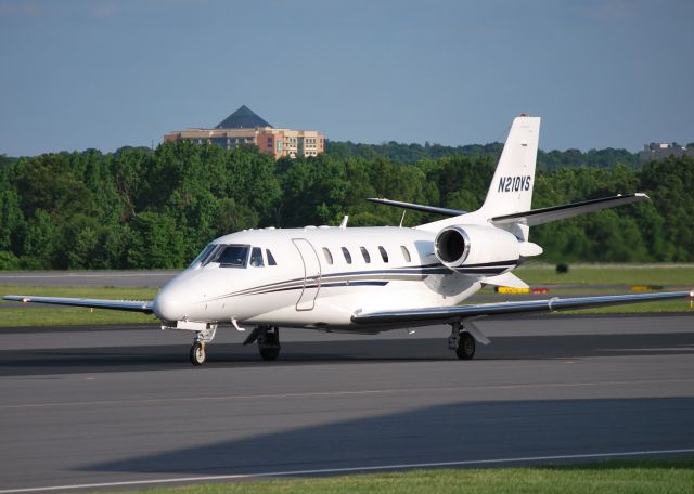 Cessna Citation Excel/XLS (N210VS) - VS MANAGEMENT LLC arriving at KJQF - 6/1/14