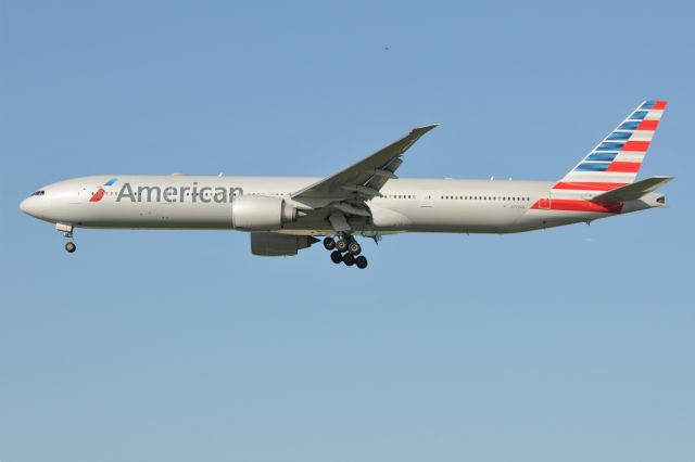 BOEING 777-300 (N723AN)