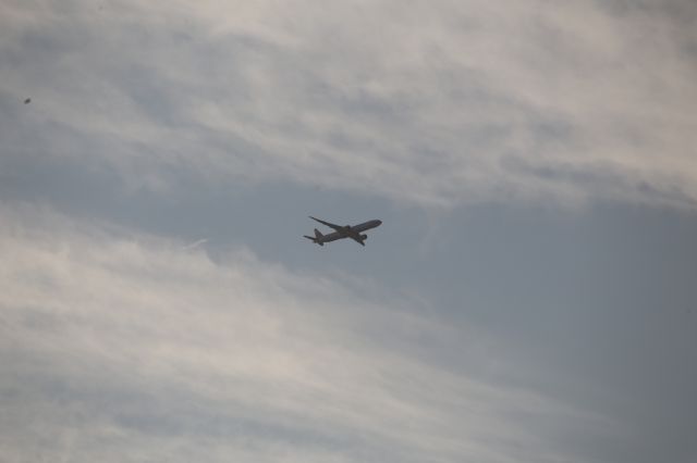 BOEING 777-300ER (B-18001)