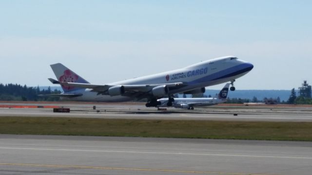 Boeing 747-200 (B-16712)