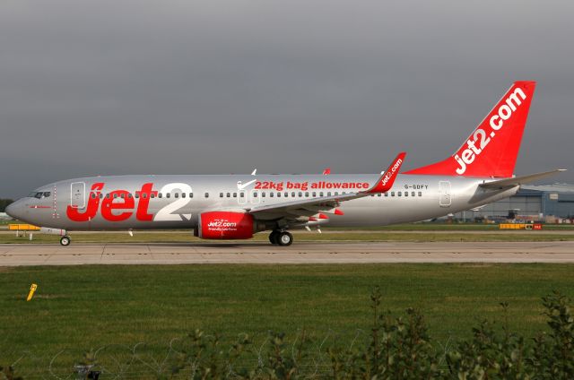 Boeing 737-800 (G-GDFY)