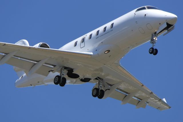 Bombardier Challenger 300 (N557XJ)