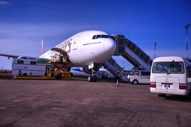 Boeing 777-200 (A6-EMW) - I took this photo of a6-emw at nasir ibrahimn international airport maldive 