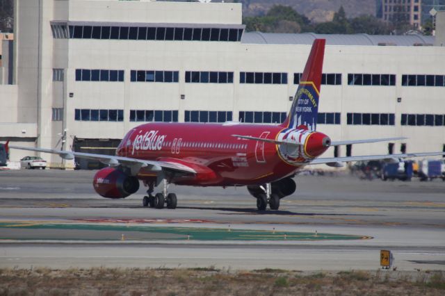 Airbus A320 (N615JB)