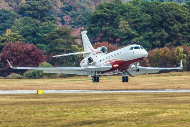 Dassault Falcon 7X (N143RE) - N143RE is a 2007 Dassault Falcon 7X seen here about to touchdown at Atlanta's PDK executive airport. I shot this with a Canon 500mm lens. Camera settings were 1/250 shutter, F18, ISO 500.  Please check out my other photography. Votes and positive comments are always appreciated. Questions about this photo can be sent to Info@FlewShots.com