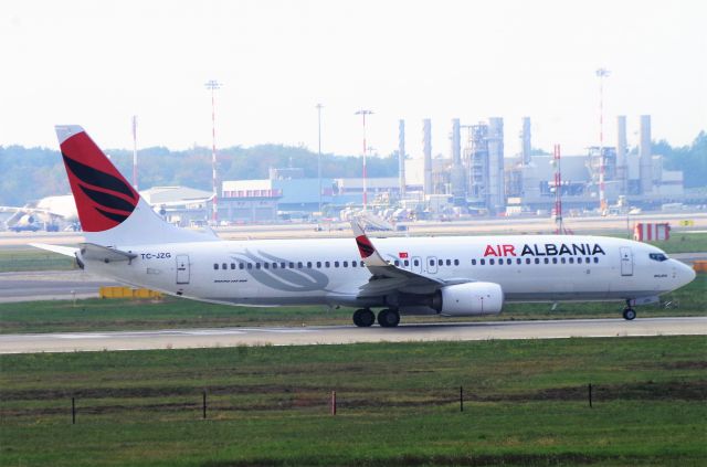 Boeing 737-800 (TC-JZG) - MILAN - TIRANA