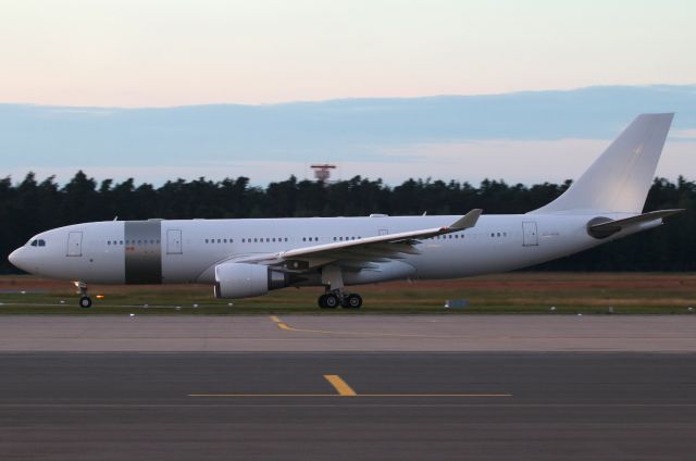 Airbus A330-200 (A7-HHM)