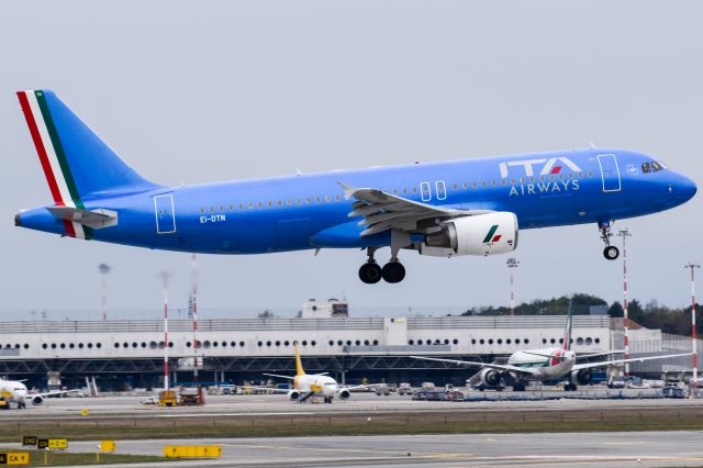 Airbus A320 (EI-DTN)