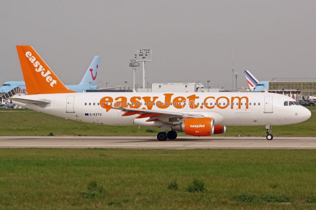 Airbus A320 (G-EZTU)