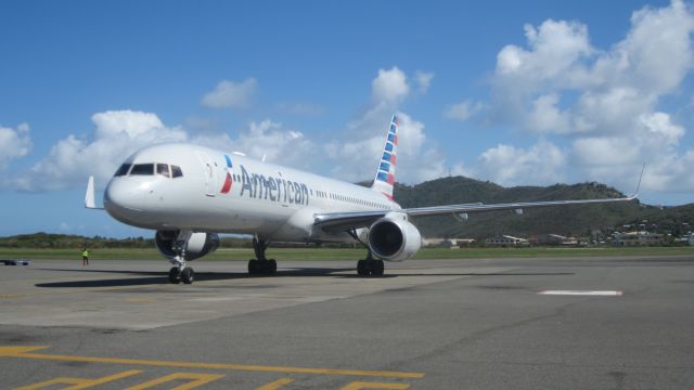 Boeing 757-200 (N692AA)