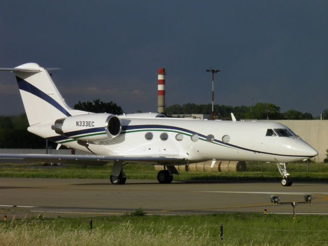 Gulfstream Aerospace Gulfstream IV (N333EC) - FOTOGRAFATO DAL SOTTOSCRITTO IN RULLAGGIO A PARMA-AEROPORTO PRIMA DEL DECOLLO