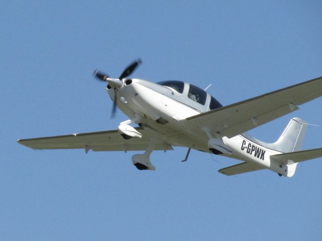 Cirrus SR22 Turbo (C-GPWK) - Taking off RWY 26L