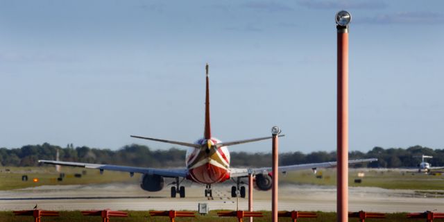 BOEING 737-400 (N742VA)