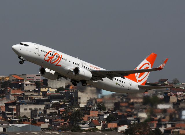 Boeing 737-800 (PR-GTM)
