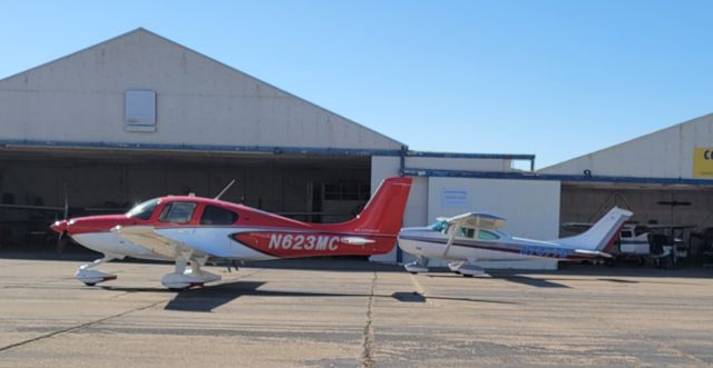 Cirrus SR22 Turbo (N623MC)