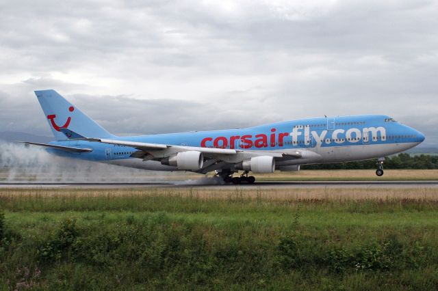 Boeing 747-400 (F-HSUN)