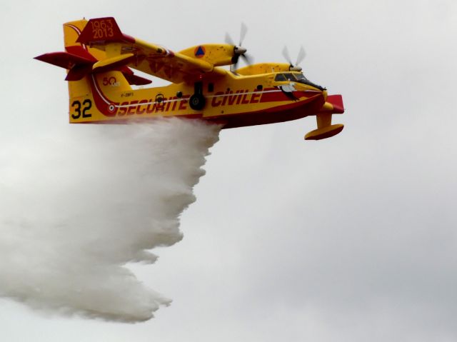 Canadair CL-415 SuperScooper (F-ZBFS) - Canadair CL 415