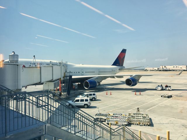 Boeing 747-400 (N662US) - Taken 9/16/17.  One of the last times a DL 747 will be in ATL