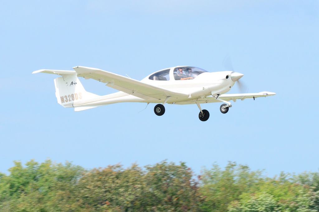 Diamond Star (N326DS)