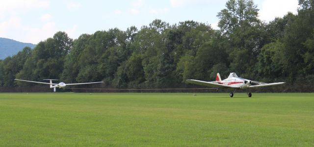 Piper PA-25 Pawnee (N54881) - A Piper PA-25-235 Pawnee lifting a sailplane at Moontown Airport in Brownsboro, AL - August 27, 2016