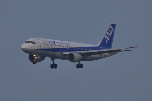 Airbus A320 (JA8400)