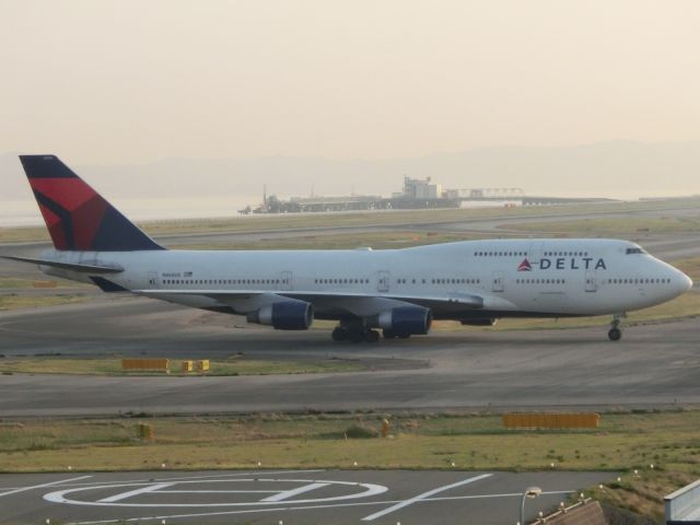 Boeing 747-400 (N668US)