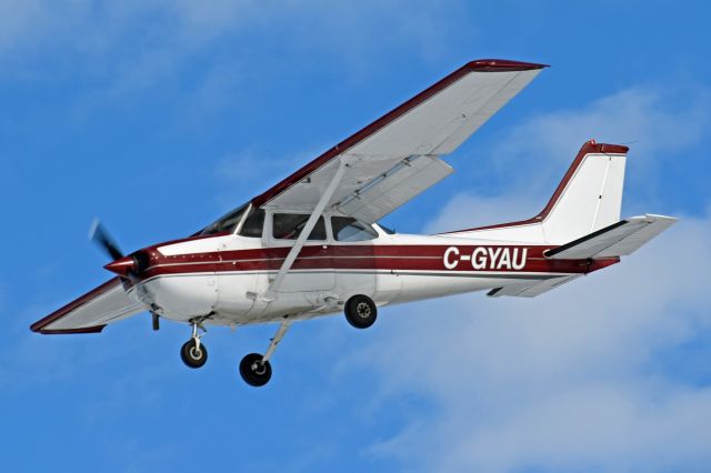 Cessna Skyhawk (C-GYAU) - 1978 Cessna 172N Skyhawk (C-GYAU/172-71370) on final for runway 27 on one of many touch and go practices on Feb 7, 2022