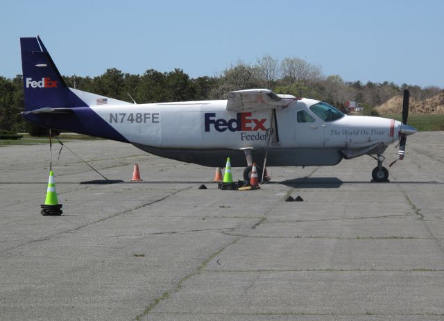 Cessna Caravan (N748FE)