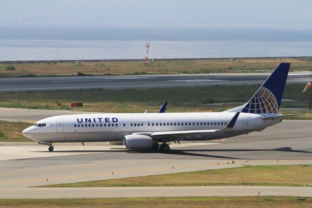 Boeing 737-800 (N14235)