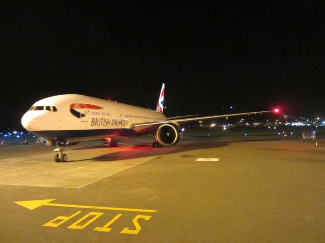 BOEING 777-200LR (G-RAES)