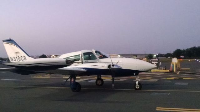 Cessna 310 (N310CB)