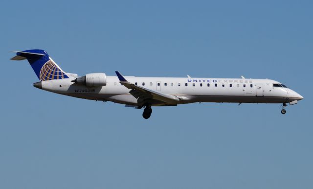 Canadair Regional Jet CRJ-700 (N174GJ)