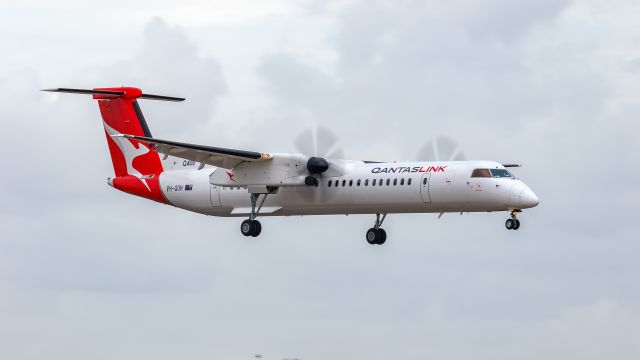 de Havilland Dash 8-400 (VH-QOH)