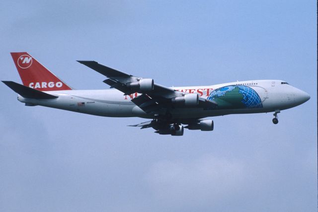 Boeing 747-200 (N645NW) - Final Approach to Narita Intl Airport Rwy16R on 2001/07/29