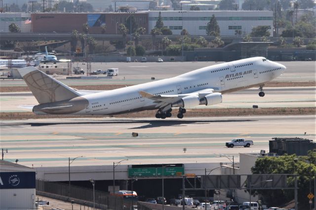 Boeing 747-400 (N322SG)