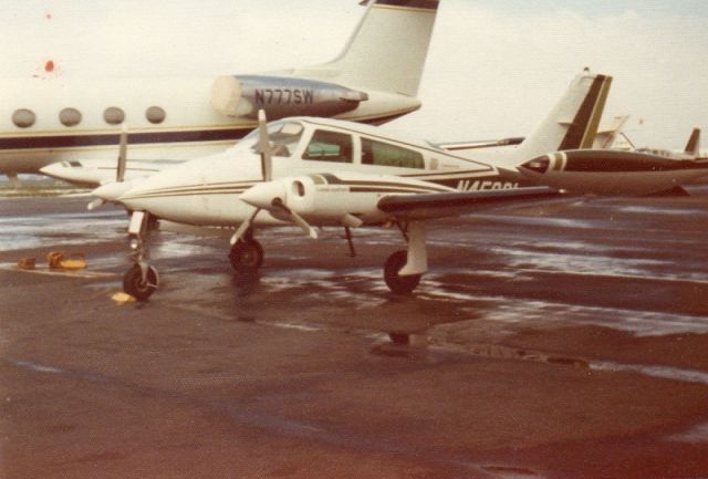 Cessna 310 (N4568L) - 1975 - Parking Fox