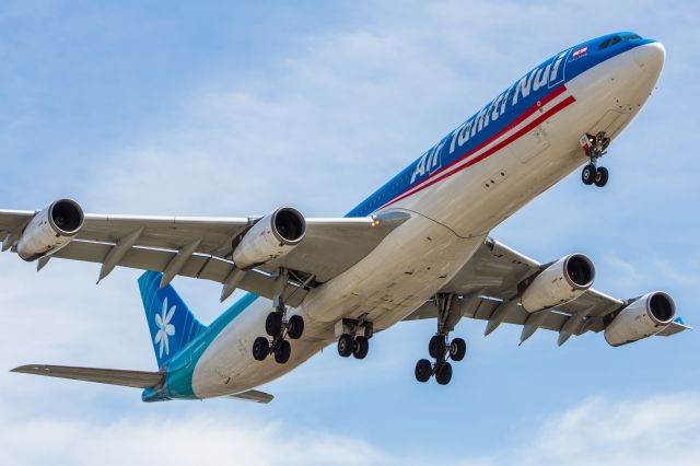 Airbus A340-300 (F-OLOV)