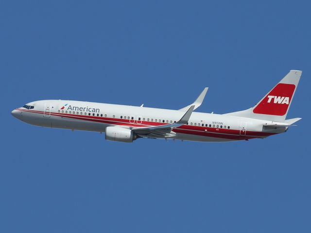 Boeing 737-800 (N915NN)