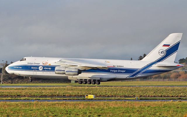 Antonov An-124 Ruslan (RA-82044) - vda an-124-100 ra-82044 landing at shannon 5/12/18.