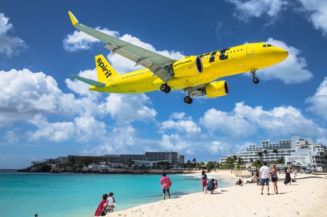 Airbus A320 (N919NK) - Spirit Airlines with its Neo over the beach for landing