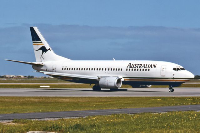 VH-TAF — - AUSTRALIAN AIRLINES - BOEING 737-376 - REG : VH-TAF (CN 23477/1225) - ADELAIDE INTERNATIONAL INTERNATIONAL AIRPORT SA. AUSTRALIA - YPAD 8/9/1991