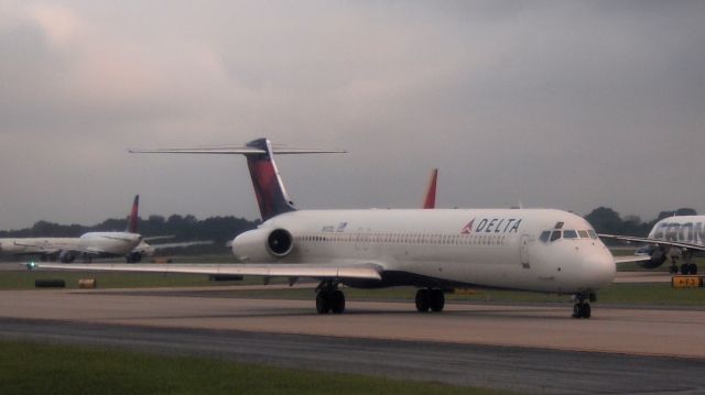 McDonnell Douglas MD-88 (N957DL)