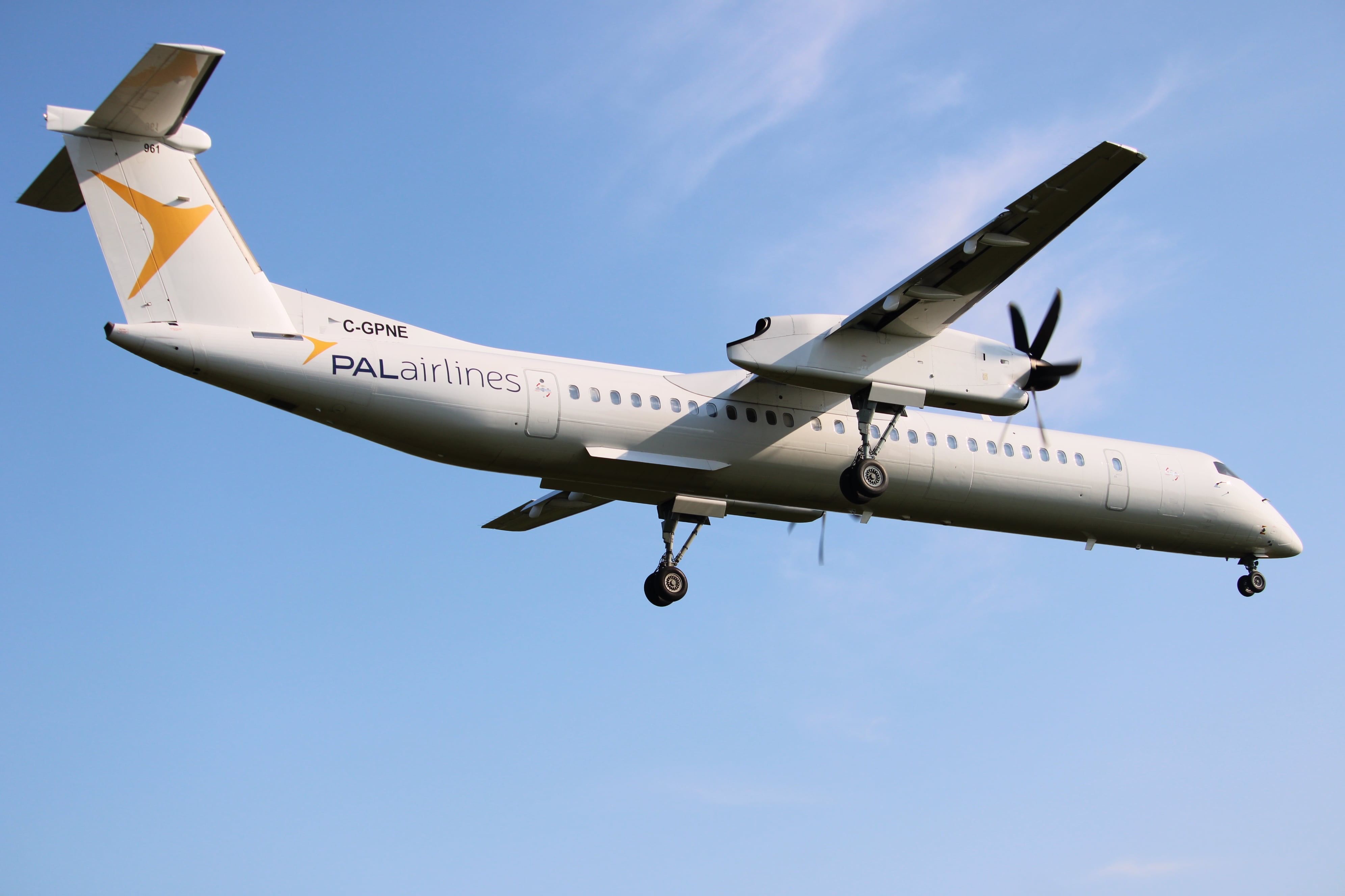 de Havilland Dash 8-400 (C-GPNE)