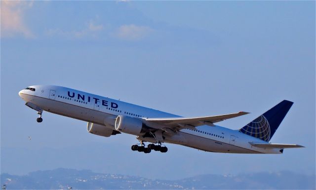 Boeing 777-200 (N206UA) - a rel=nofollow href=http://flightaware.com/live/flight/N206UA/history/20141022/0045Z/KLAX/EGLLhttps://flightaware.com/live/flight/N206UA/history/20141022/0045Z/KLAX/EGLL/a