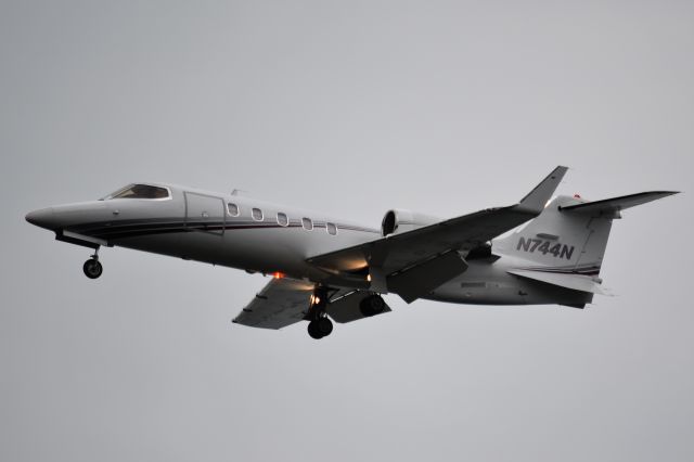 Learjet 31 (N744N)