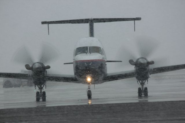 Beechcraft 1900 (N257GL) - Taxiing for take off after deice