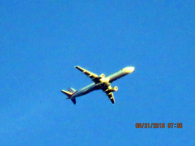 Airbus A321 (N195UW)