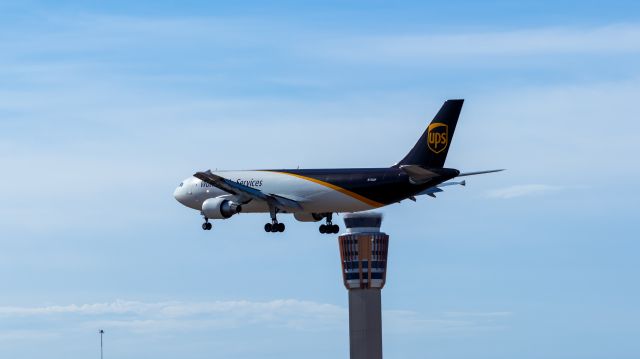 Airbus A300F4-600 (N133UP) - UPS A300-600 landing at PHX on 8/9/22. Taken with a Canon 850D and Canon 75-300mm lens.