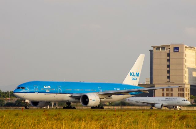 Boeing 777-200 (PH-BQH) - 初めまして、KLMオランダ航空！