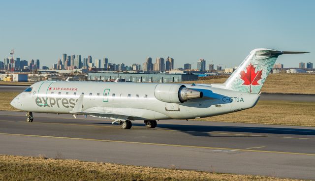 Canadair Regional Jet CRJ-200 (C-GTJA)